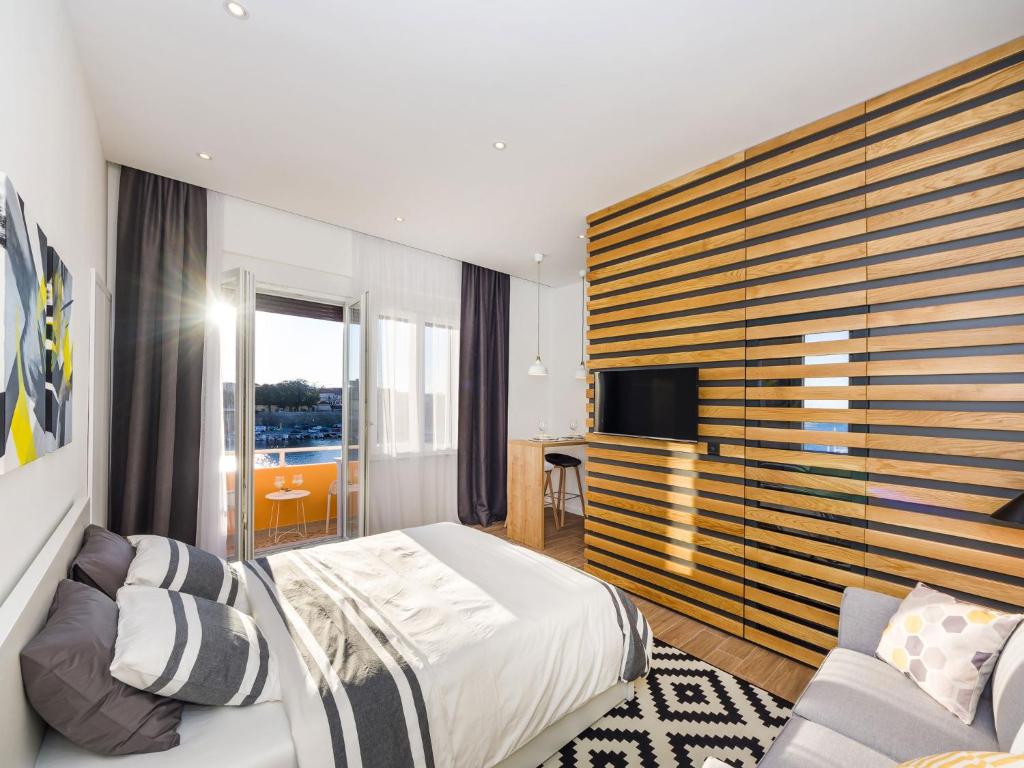 Televízia a/alebo spoločenská miestnosť v ubytovaní Apartments Withlove Zadar