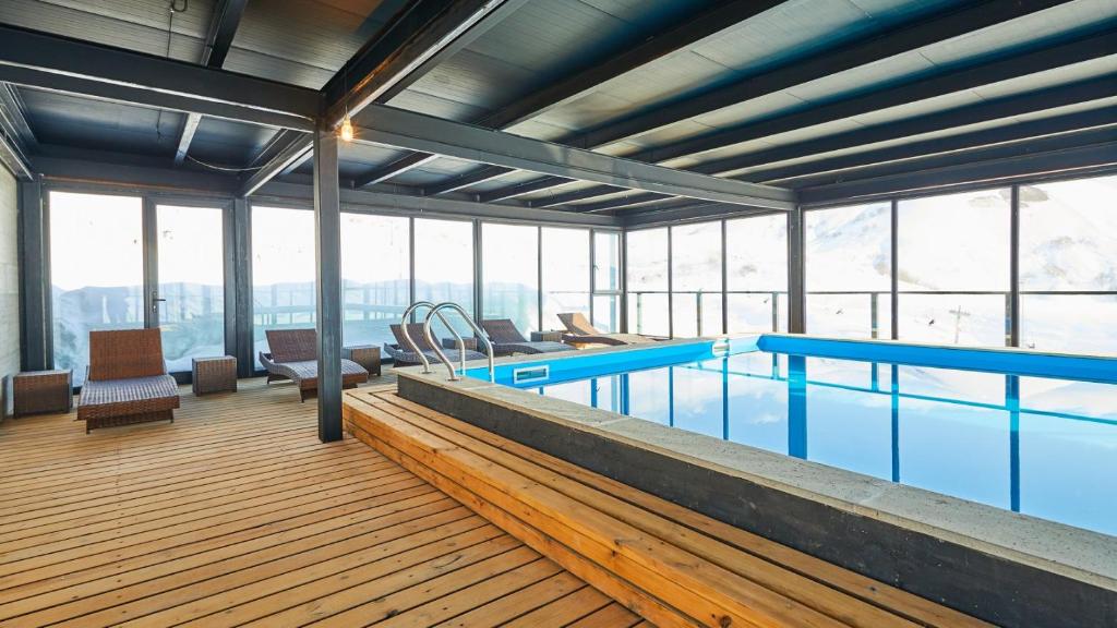 Bazén v ubytování Apartment N322 Gudauri Loft nebo v jeho okolí
