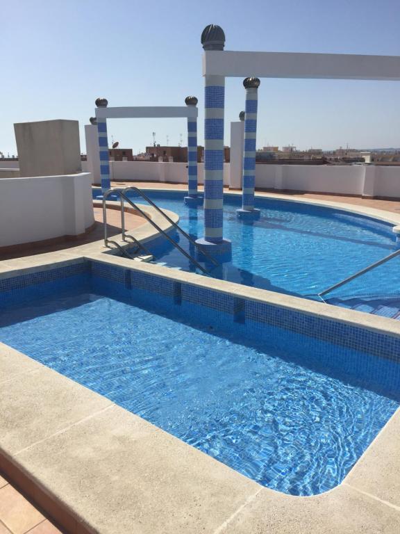 The swimming pool at or close to Apartament La Bonita