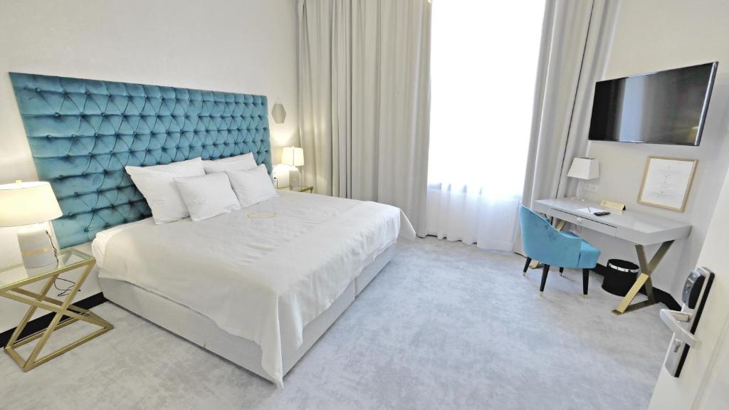 SZEWSKA 22 BOUTIQUE - Resim 37