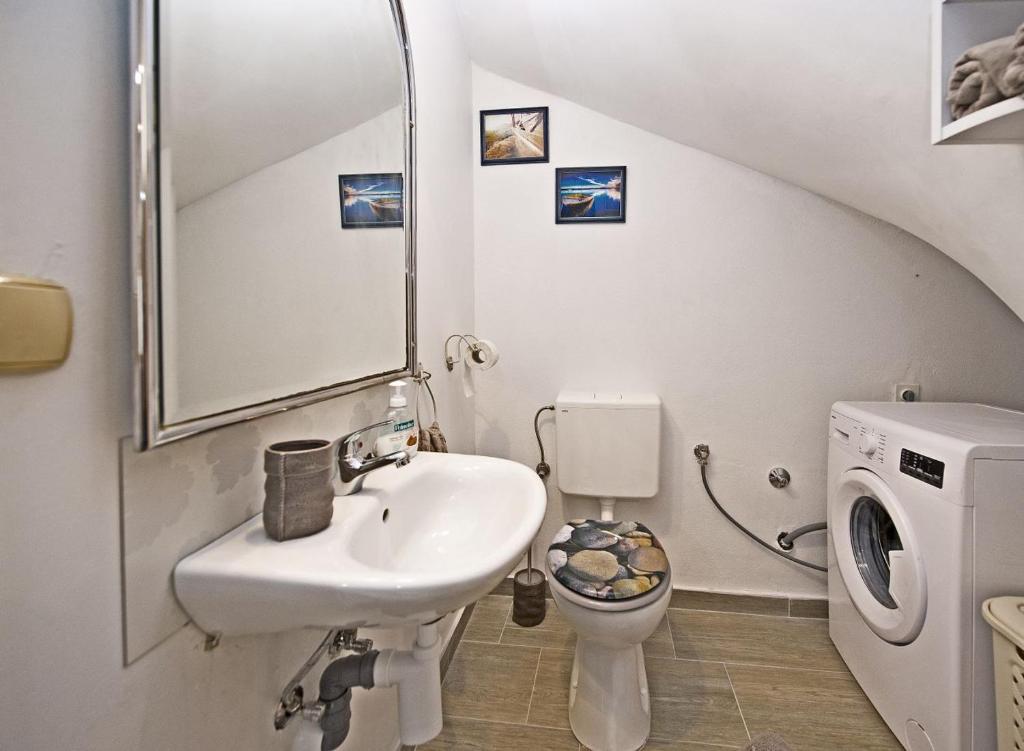 Kúpeľňa v ubytovaní Holiday Home Listeši 1