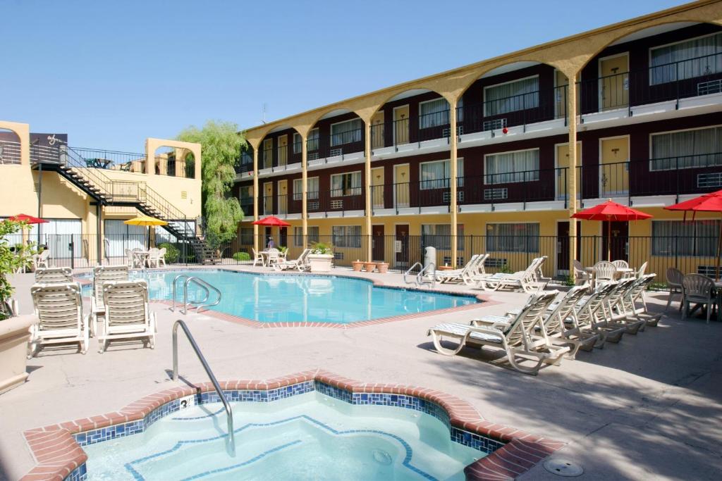 Mardi Gras Hotel & Casino photo