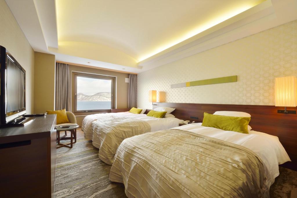 
A bed or beds in a room at Toya Sun Palace Resort & Spa
