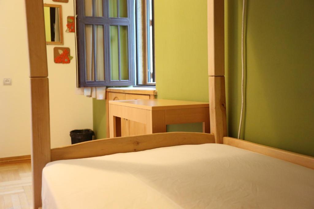 Postel nebo postele na pokoji v ubytování Envoy Hostel and Tours