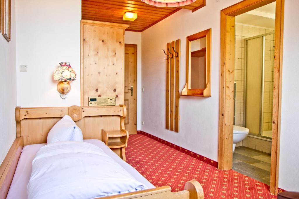 Postel nebo postele na pokoji v ubytování Gasthof-Hotel Bramosen