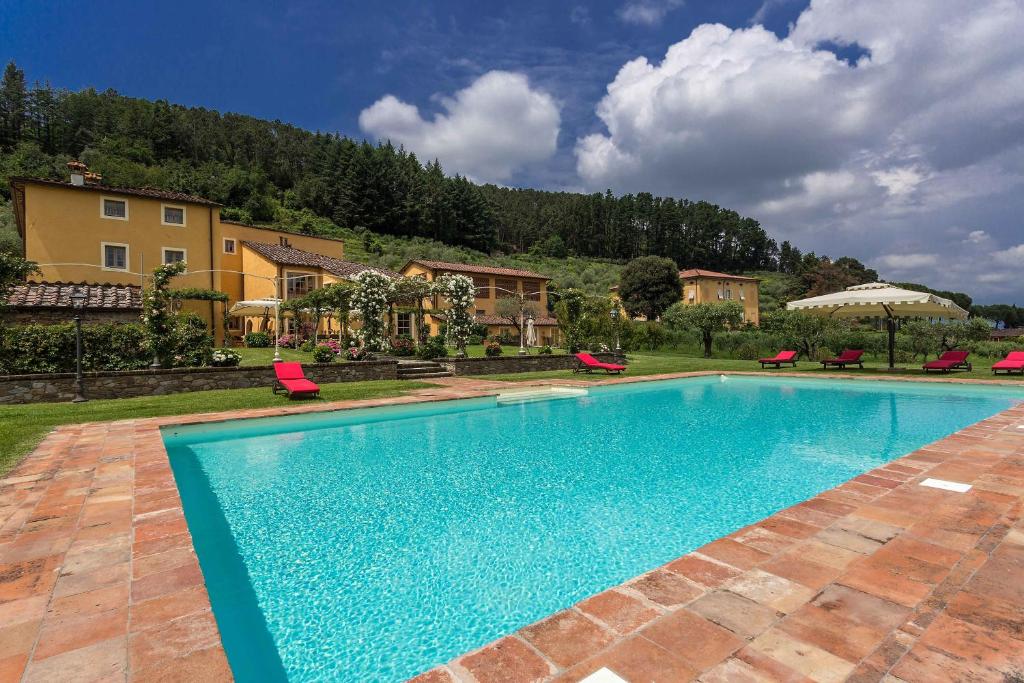 a swimming pool in the yard of a house at Coselli's luxury Villas in Capannori