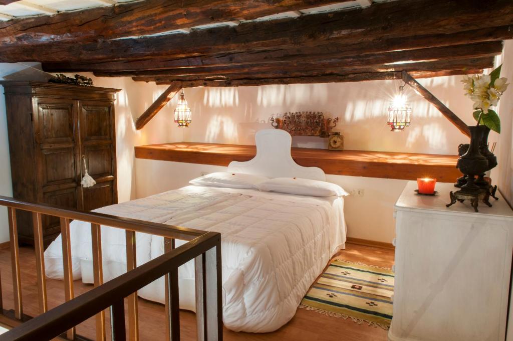 a bedroom with a white bed in a room at Camidù Boutique House in Palermo