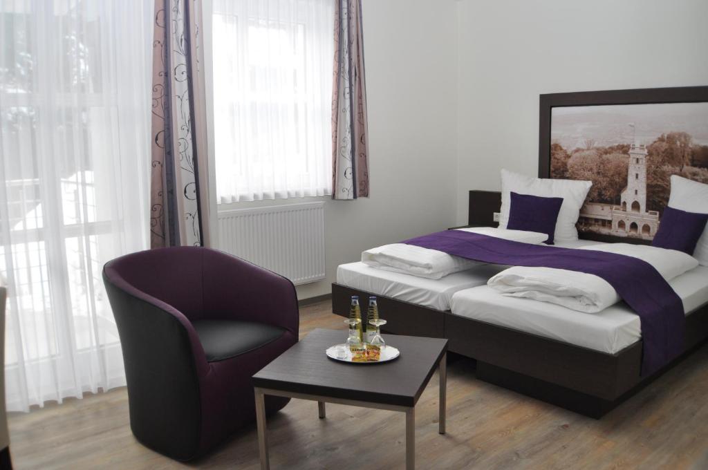 Postel nebo postele na pokoji v ubytování Hotel & Restaurant Schaumburger Ritter, Rinteln