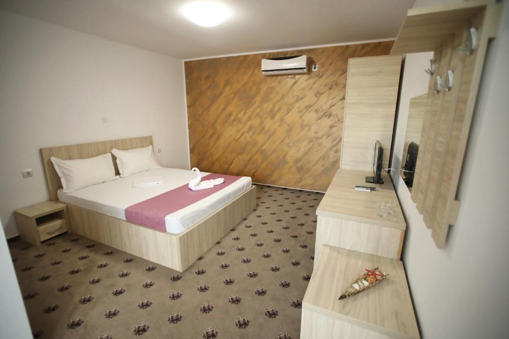 Postel nebo postele na pokoji v ubytování Vila Dorimar Mamaia Nord