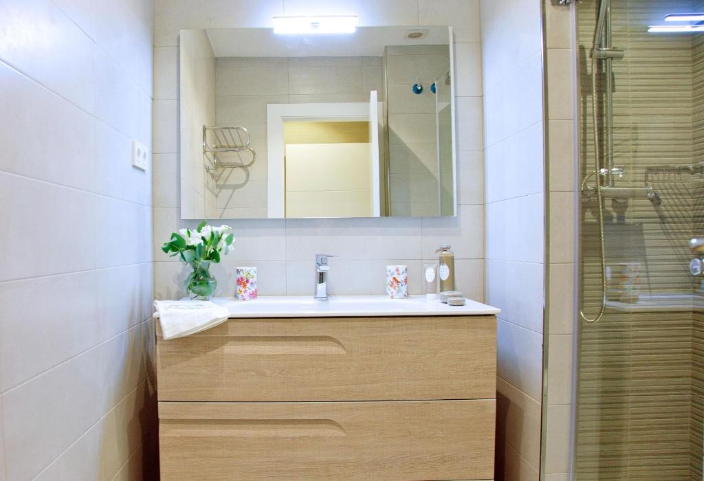 Feelathome Madrid Suites Apartments - 1