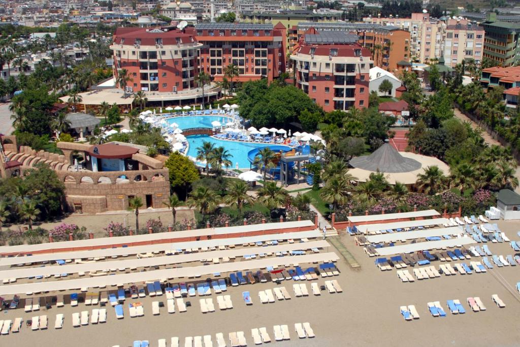 Skats uz naktsmītni Palmeras Beach Hotel Ultra All Inclusive no putna lidojuma
