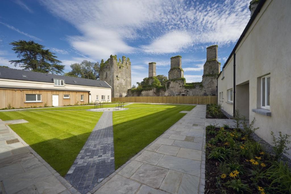 Сад в Castlemartyr Holiday Mews 3 bed