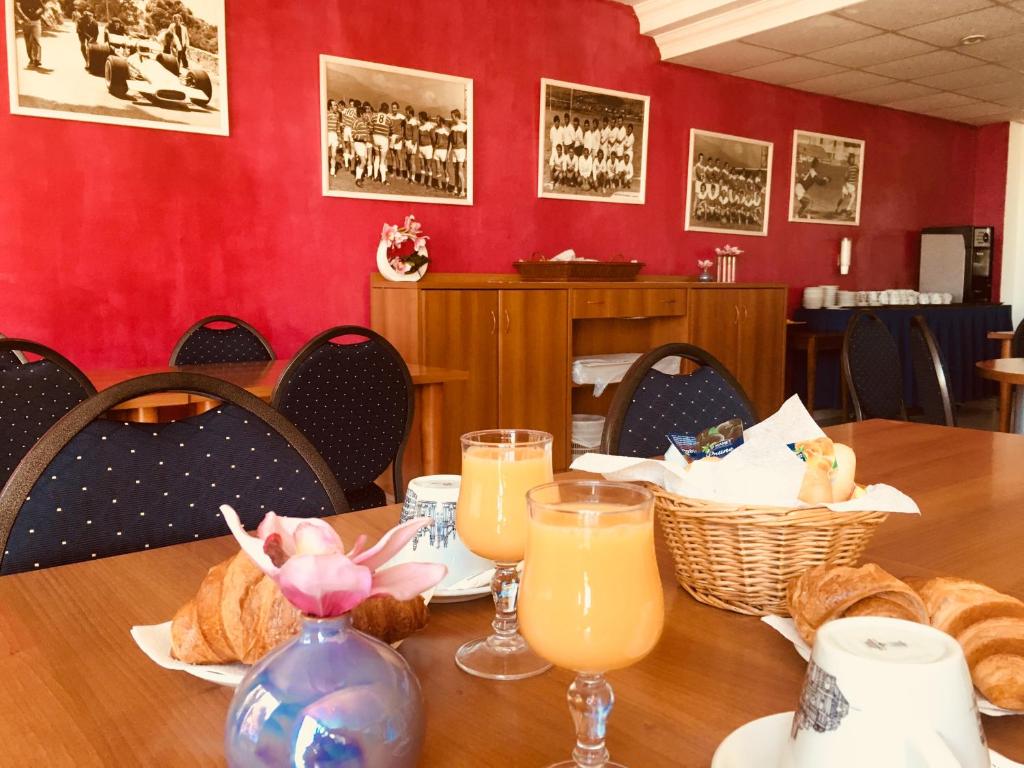 Nápoje v ubytování Hôtel Sampiero