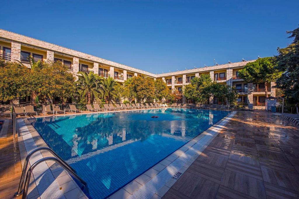 a large swimming pool in front of a building at Iris Hotel in Çanakkale