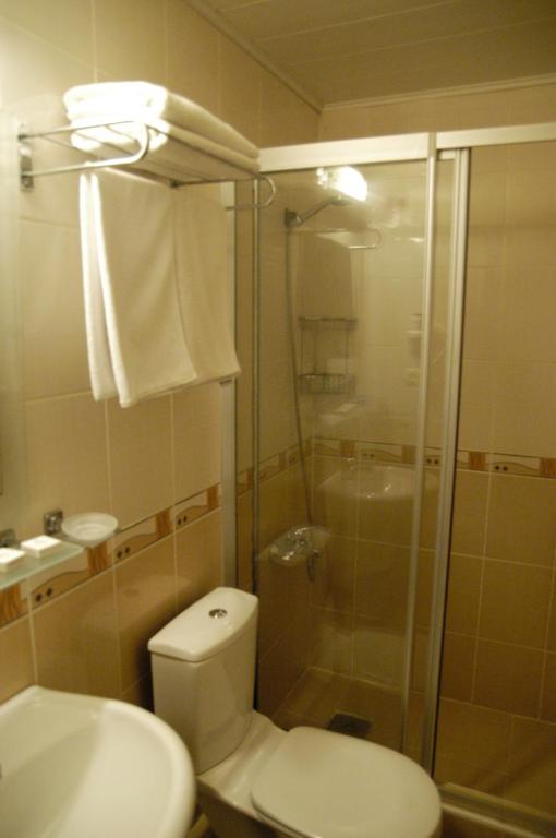 Koupelna v ubytování Merdan Hotel
