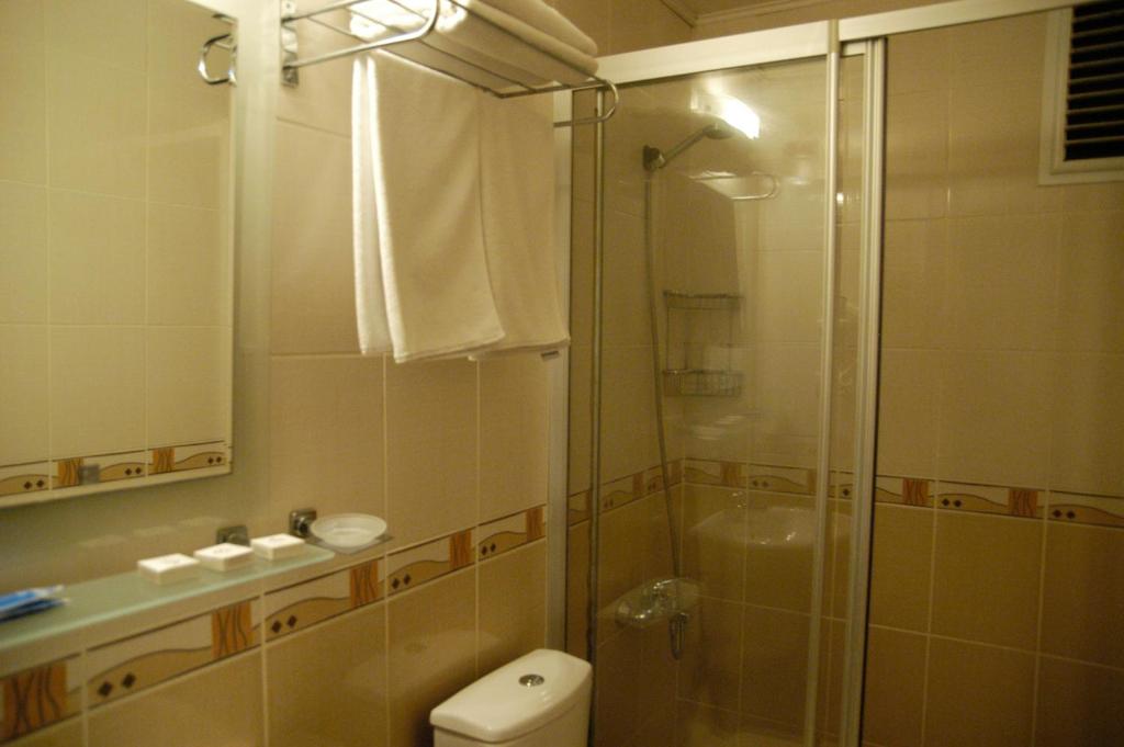 Koupelna v ubytování Merdan Hotel