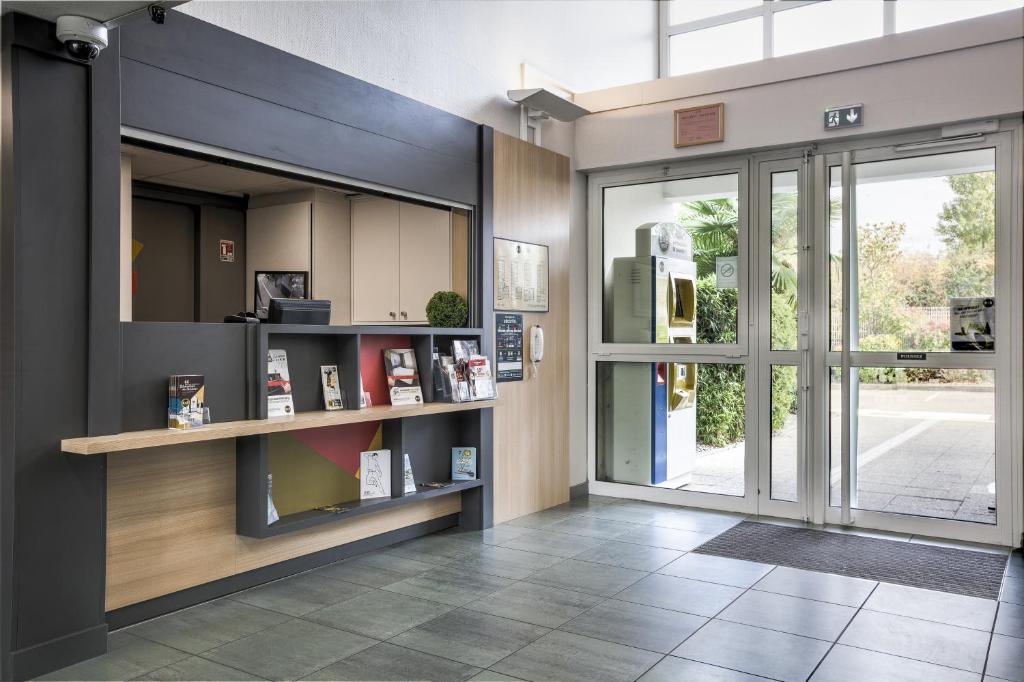 Kuchyň nebo kuchyňský kout v ubytování B&B HOTEL Beauvais