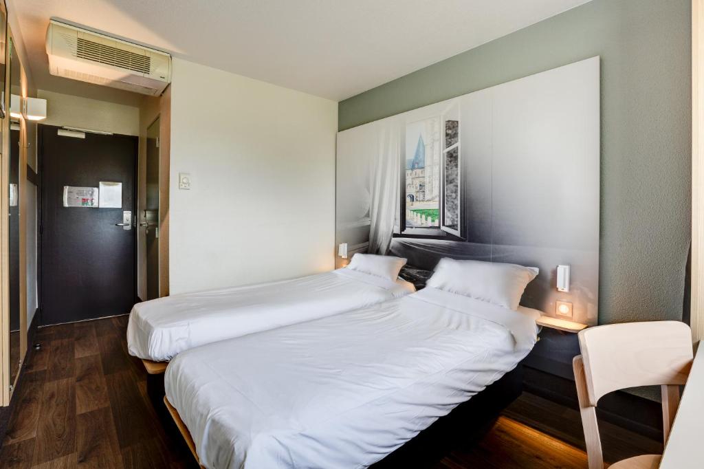 Postel nebo postele na pokoji v ubytování B&B HOTEL Beauvais