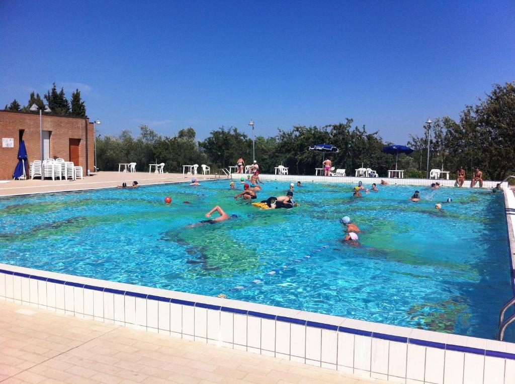 Bazén v ubytovaní Camping Il Boschetto Di Piemma alebo v jeho blízkosti