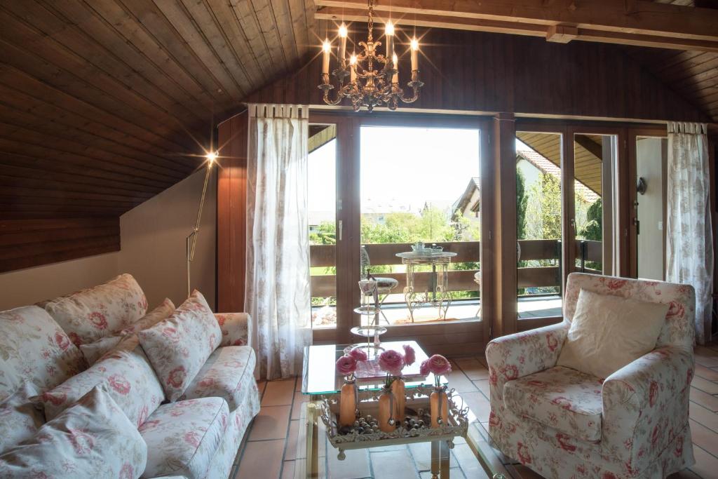 Posezení v ubytování Charming and cosy apartment near Lucerne