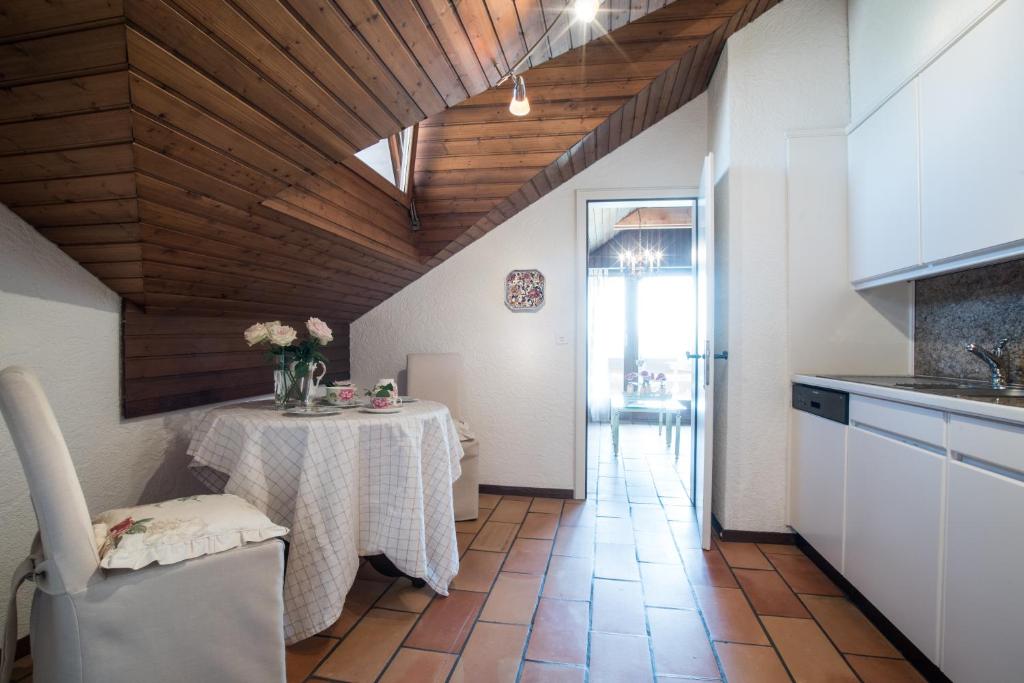 Kuchyň nebo kuchyňský kout v ubytování Charming and cosy apartment near Lucerne