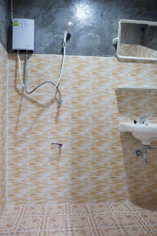 Koupelna v ubytování ฺBaan Tonglong Homestay