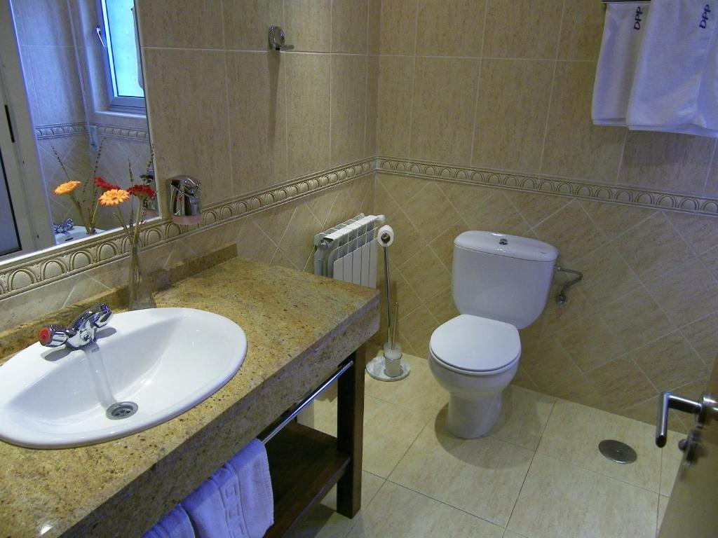Koupelna v ubytování Hotel Don Pepe Lago de Sanabria