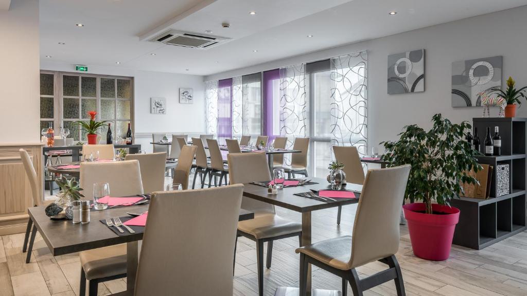 Posezení v ubytování Hôtel Restaurant L'Evidence