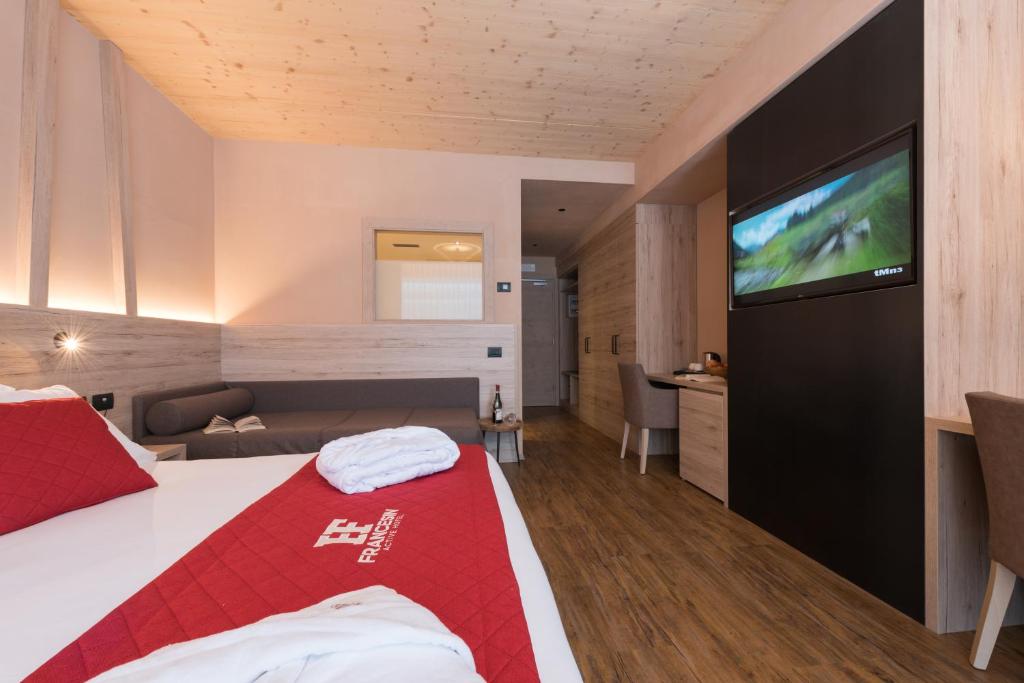 TV a/nebo společenská místnost v ubytování Francesin Active Hotel
