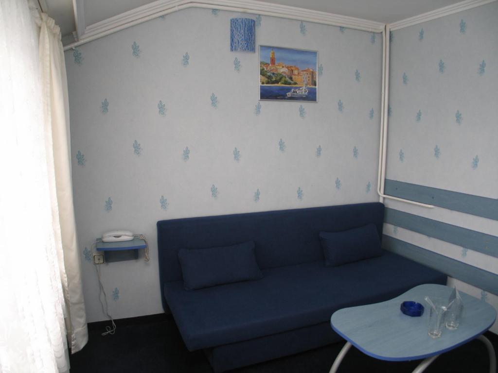 Family Hotel Yagoda88 - Free Parking - Triple Room With Balcony