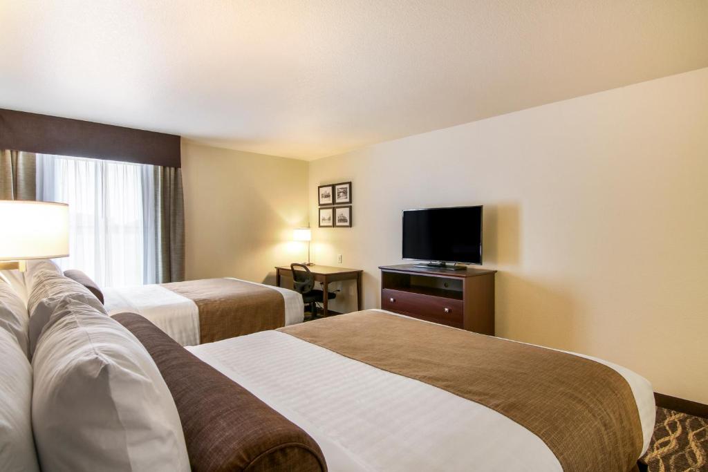 Cobblestone Inn & Suites - Menomonie/UW-Stout - Deluxe Queen Room Con Dos Camas Queen