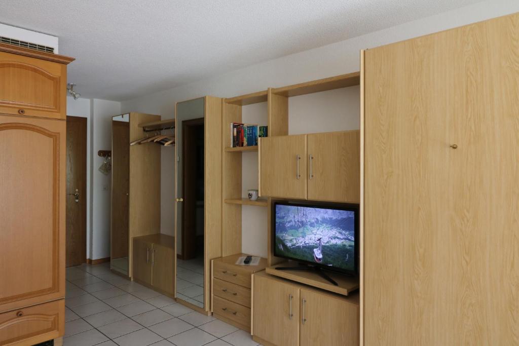 TV a/nebo společenská místnost v ubytování Adlerhorst