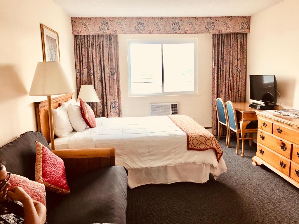 Ocean Surf Resort - Standard Queen Room