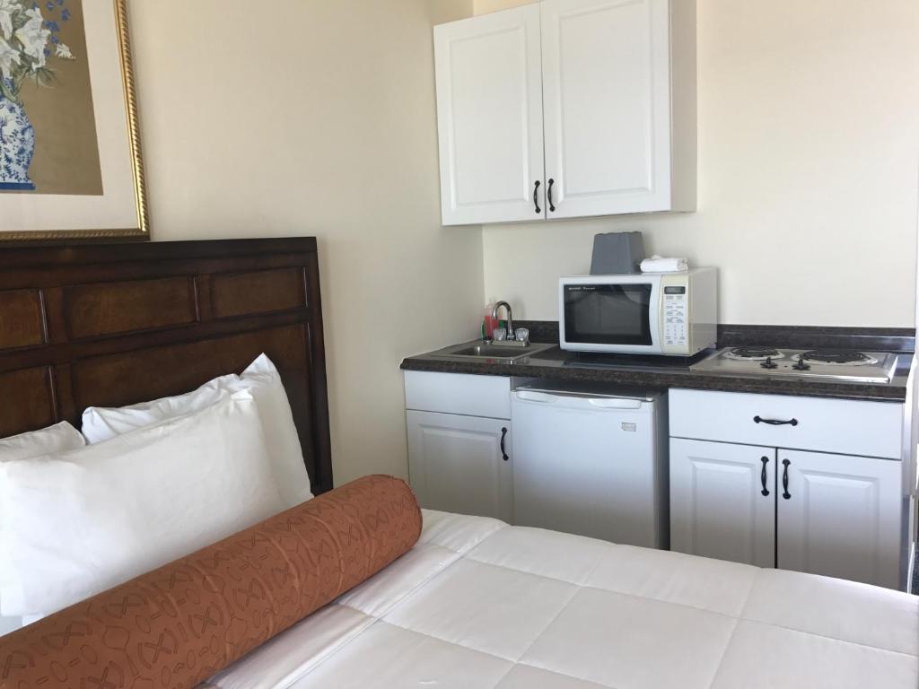 Ocean Surf Resort - King Room With Sea View