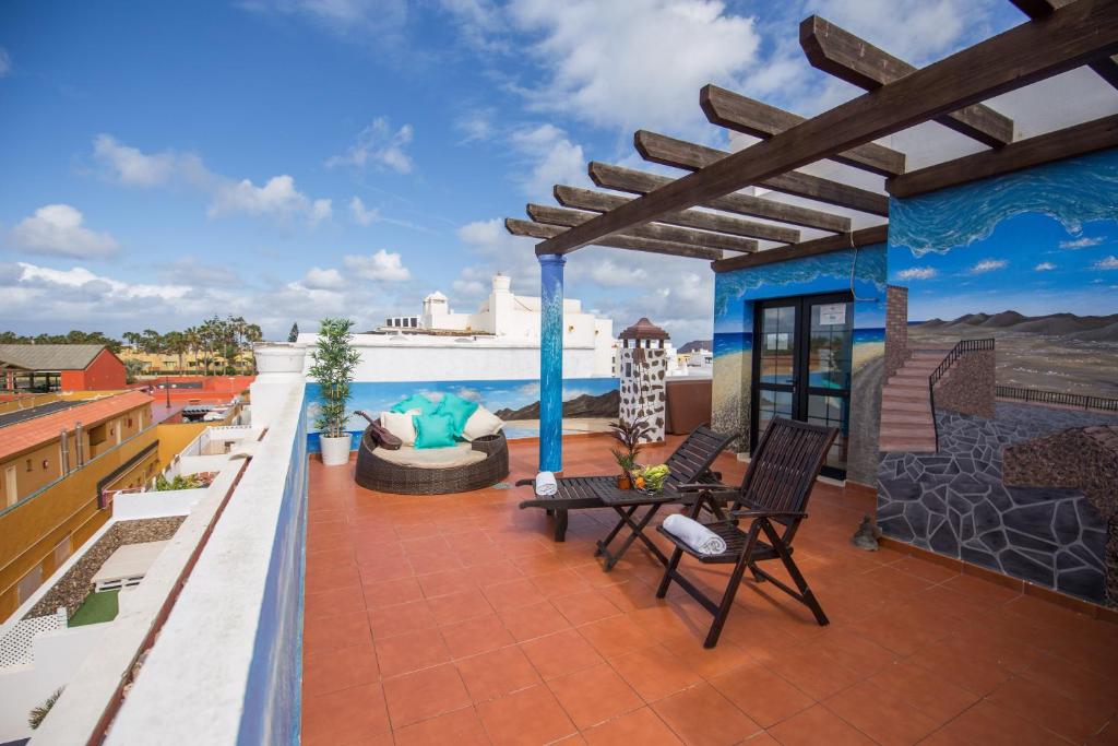 The swimming pool at or close to Surf Riders Fuerteventura