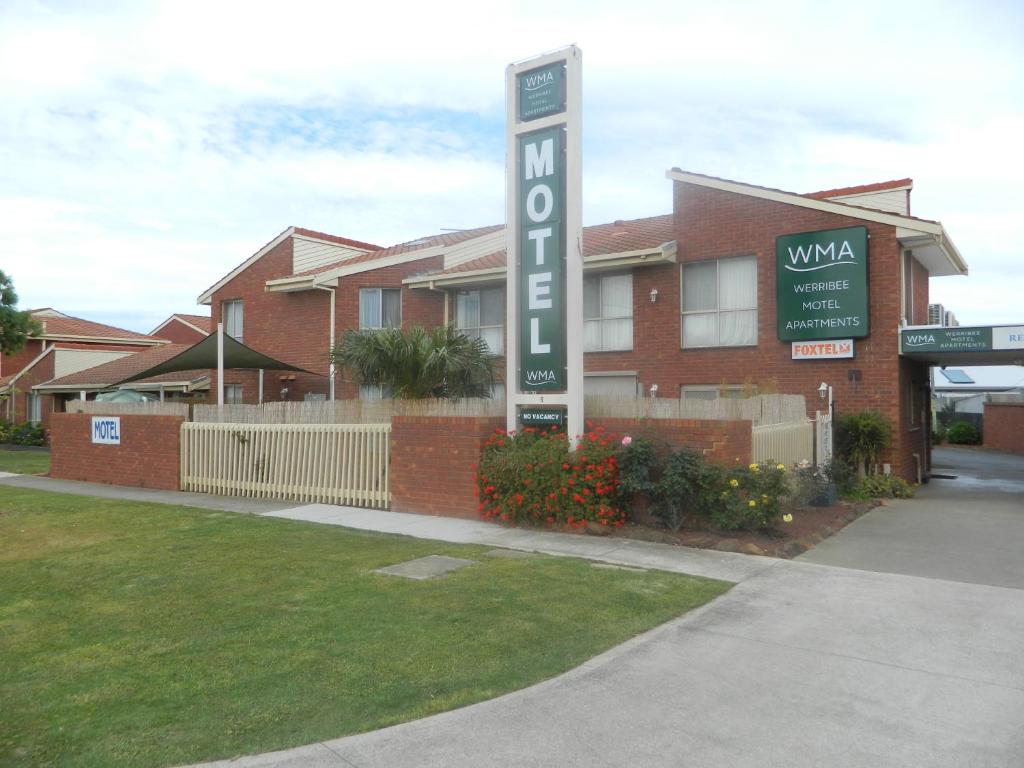 a building with a sign for a motel at Werribee Motel and Apartments in Werribee