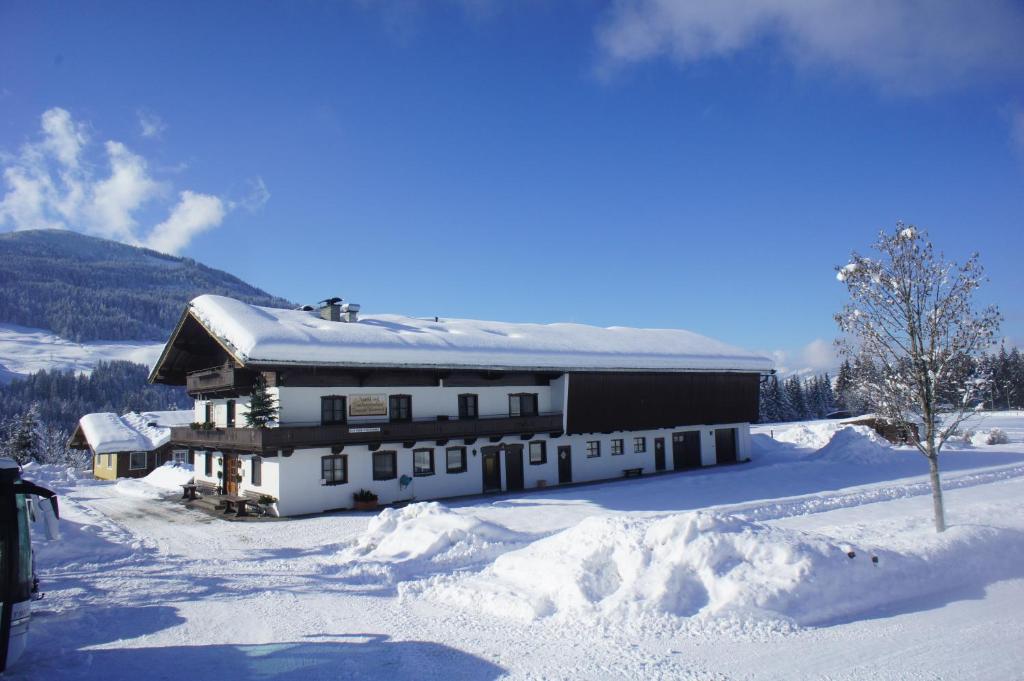 Berghütte Burgweghof Jugendgästehaus v zimě