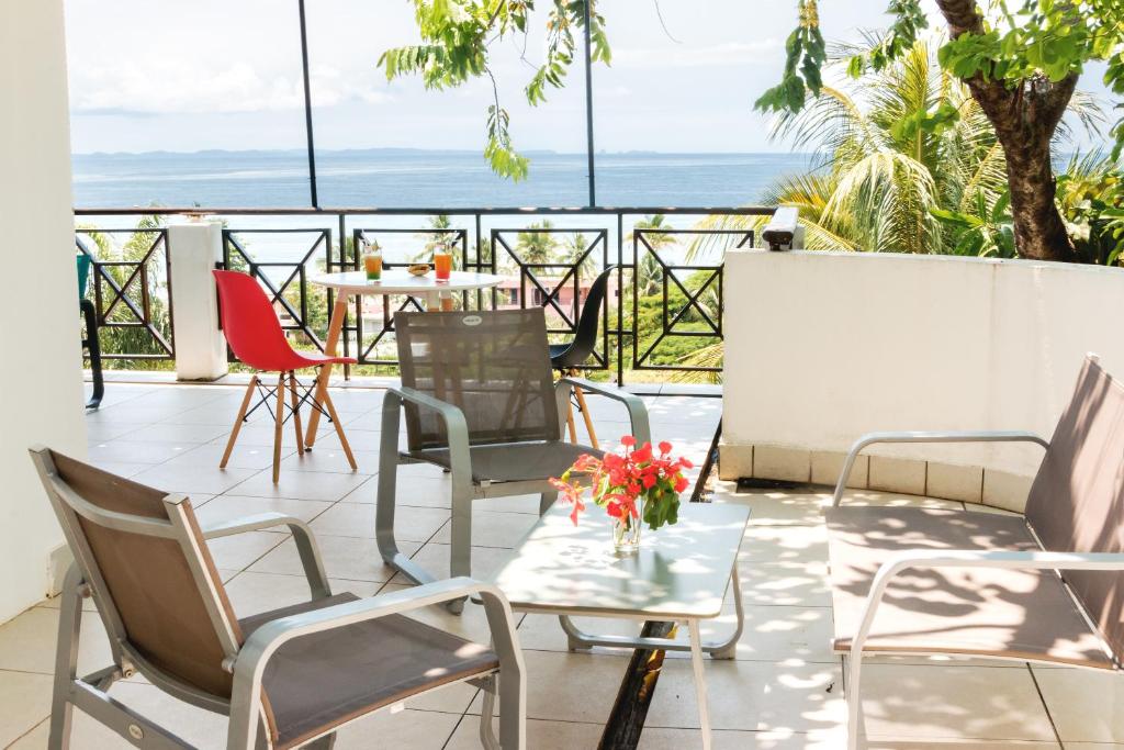 Hôtel Villa Les Orchidées - 双室1，海上观看露台，游泳池和花园