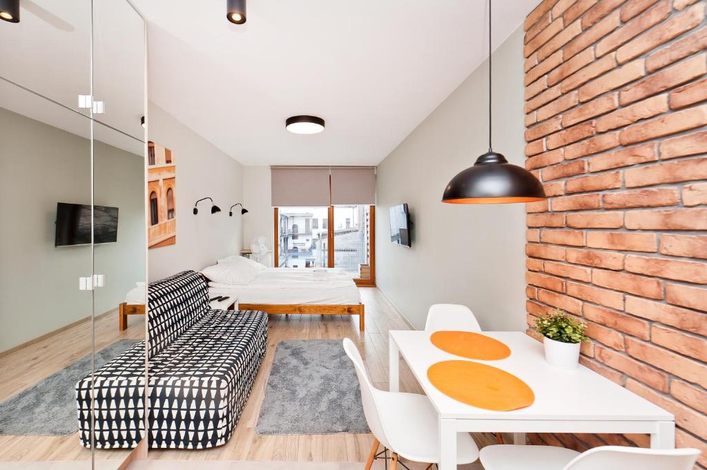 Televízia a/alebo spoločenská miestnosť v ubytovaní Olimp Apartments