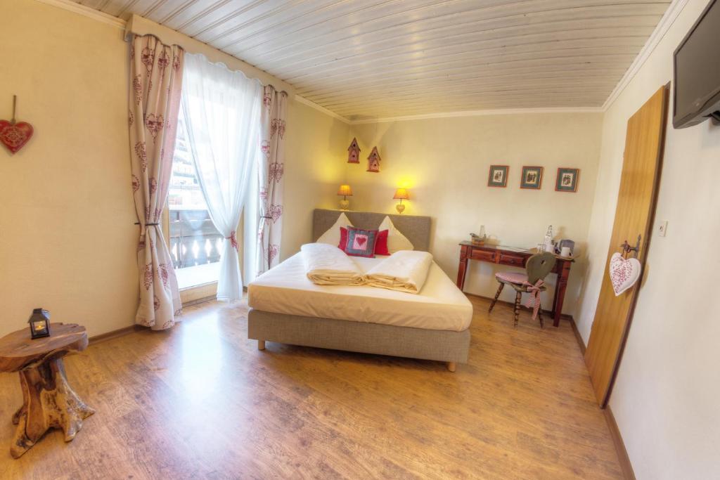 Postel nebo postele na pokoji v ubytování Dreimäderlhaus - Das vegetarische Boutique Hotel