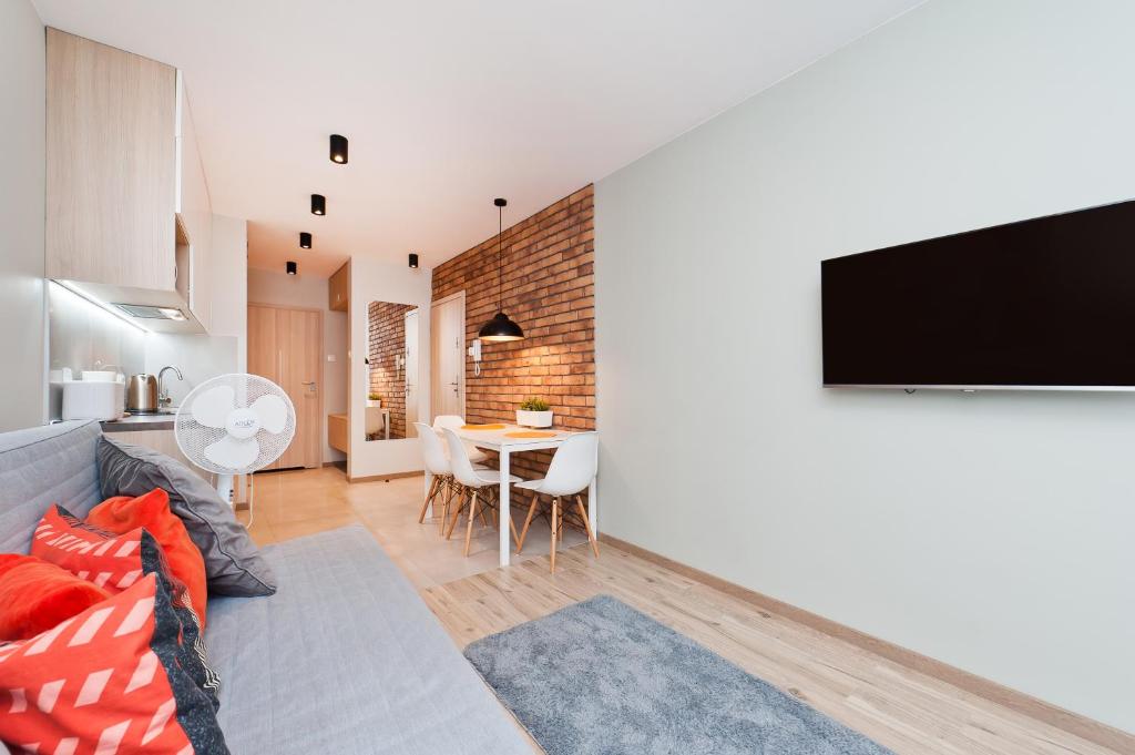 Televízia a/alebo spoločenská miestnosť v ubytovaní Olimp Apartments