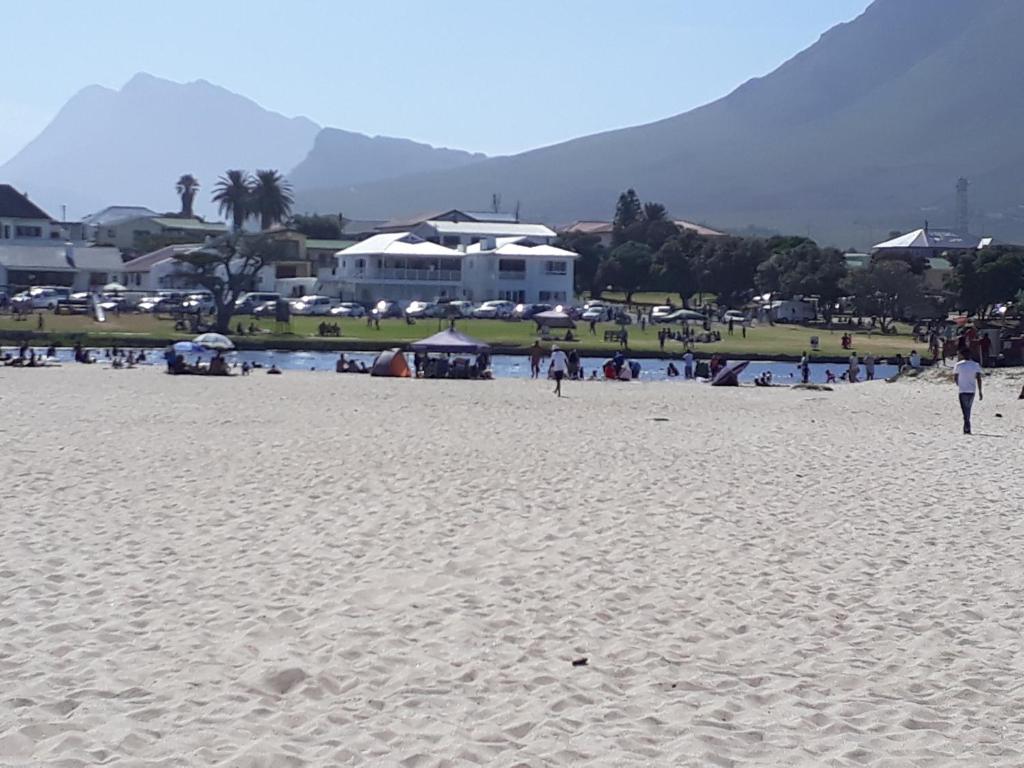 Photo de la galerie de l'établissement Beach Cottage, à Kleinmond