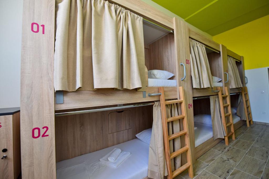 Postel nebo postele na pokoji v ubytování Hostel Zrće All Inclusive- ALL YOU CAN DRINK AND EAT!