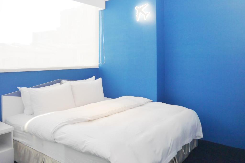 Katil atau katil-katil dalam bilik di Time Flyer Hotel