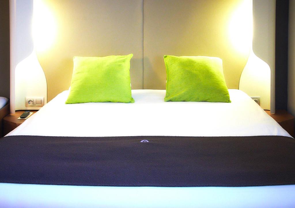 Campanile Dijon Congrès Clemenceau - 1 Double Bed 2 Single Beds - Room Next Generation