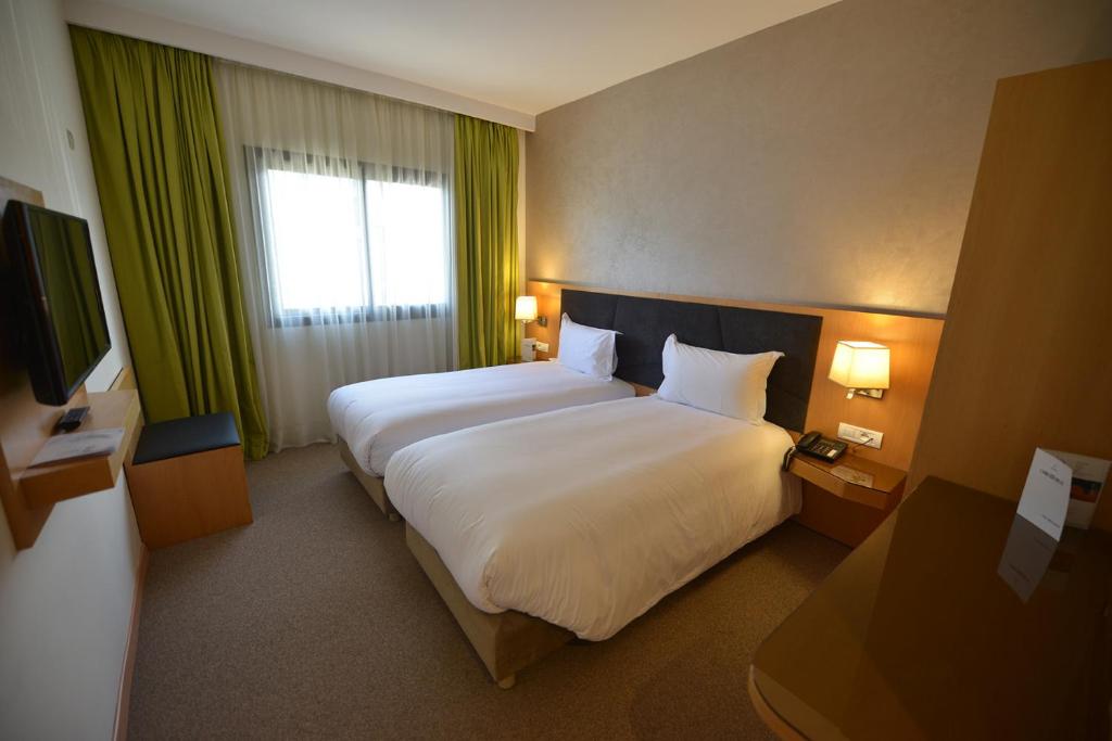 Postel nebo postele na pokoji v ubytování Annakhil Hotel