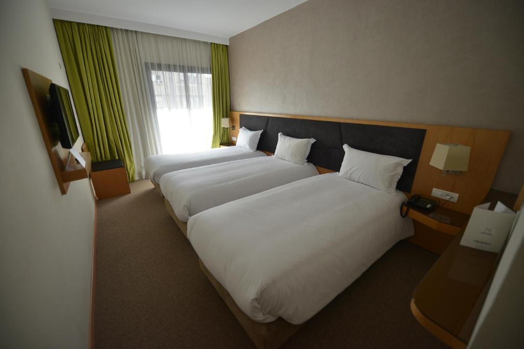 Postel nebo postele na pokoji v ubytování Annakhil Hotel
