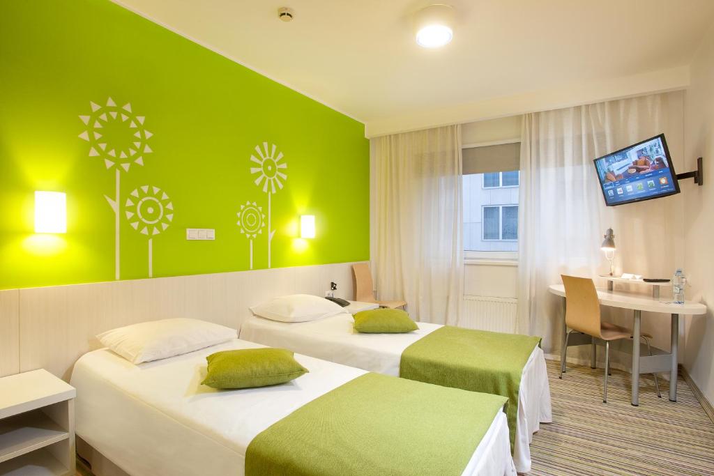 Postel nebo postele na pokoji v ubytování Tallink Express Hotel