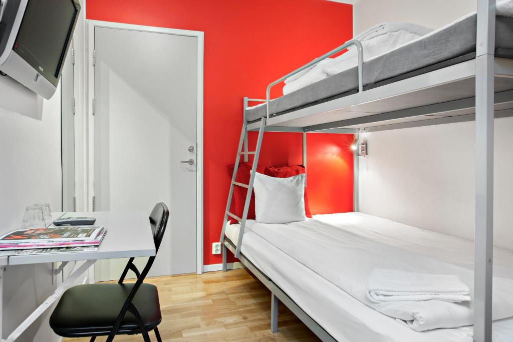 
Bunk Bed with Shared Bathroom - No Window
