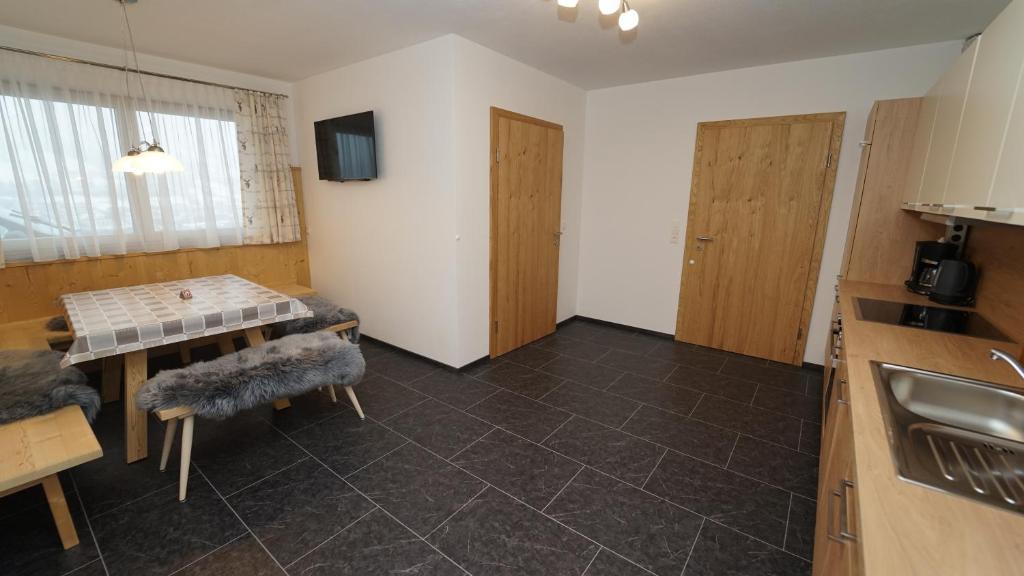 Kuchyň nebo kuchyňský kout v ubytování Apartment Hanna